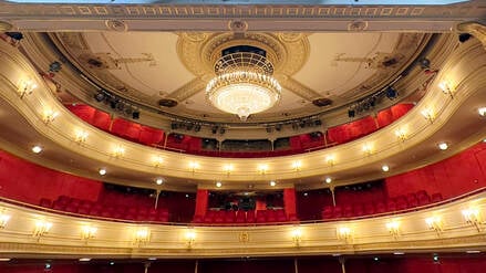 Blick in den leeren Saal im Deutschen Theater in Berlin.