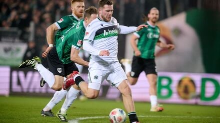 Torjäger Benjamin Källman brachte Hannover in Münster in Führung.