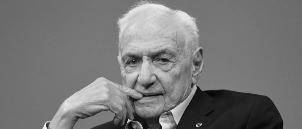 Der Architekt und Designer Frank Gehry nimmt an einer Pressekonferenz teil (Archivbild).