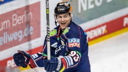 Leonhard Pföderl traf beim Heimsieg der Eisbären Berlin gegen Iserlohn zum 4:3. (Archivbild)