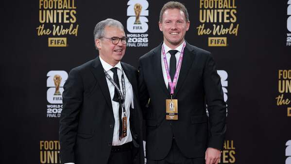 DFB-Geschäftsführer Andreas Rettig (li.) und Bundestrainer Julian Nagelsmann (re.) wirkten nach der WM-Auslosung erleichtert.