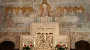 Die Wandmalerei wurde nach den Zweiten Weltkrieg übermalt.