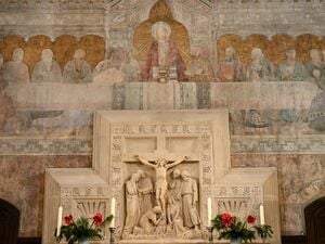 Die Wandmalerei wurde nach den Zweiten Weltkrieg übermalt.