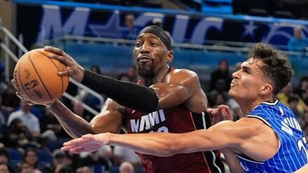 Die Magic um Tristan da Silva (r) feiern einen knappen Sieg.