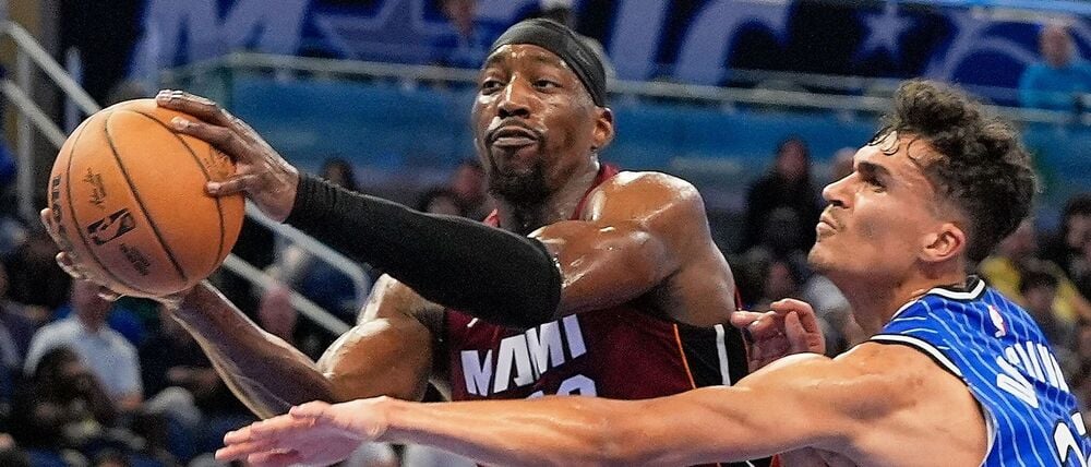 Die Magic um Tristan da Silva (r) feiern einen knappen Sieg.