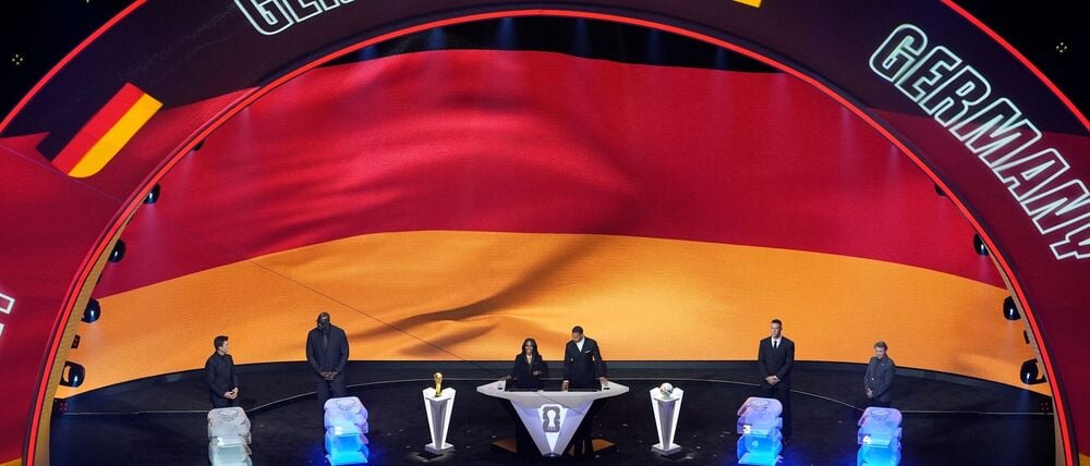 Wo die DFB-Auswahl bei der WM spielen wird, verkündet die FIFA am Samstag.