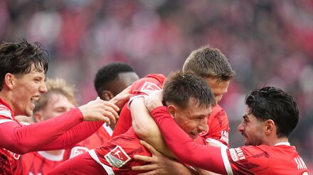 Jubel beim FCK: Mit einem Sieg gegen Dresden halten die Pfälzer Kontakt zur Tabellenspitze.