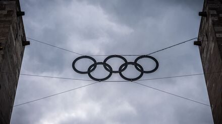 Die Olympischen Ringe sind am Berliner Olympiastadion.