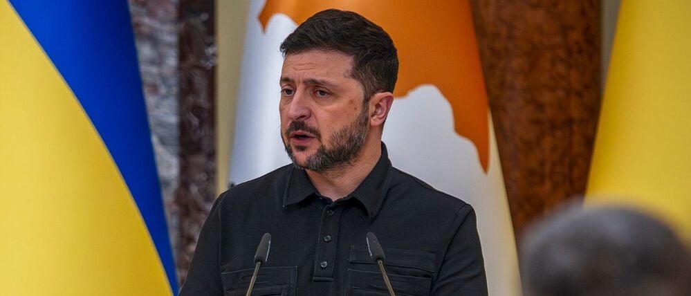 04.12.2025, Ukraine, Kiew: Der ukrainische Präsident Wolodymyr Selenskyj nimmt an einer gemeinsamen Pressekonferenz mit dem zypriotischen Präsidenten teil.