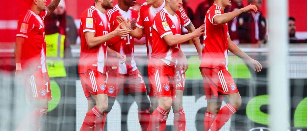 Traf sehenswert zur Münchner 1:0-Führung: Konrad Laimer (2.v.l.).