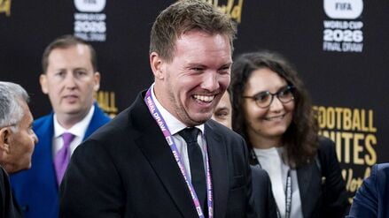Bundestrainer Julian Nagelsmann darf sich freuen. Der deutschen Mannschaft bleibt bei der WM der ganz große Reisestress und ein Wetterschock erspart.