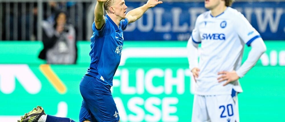 Darmstadts Isac Lidberg jubelt über sein Tor zum zwischenzeitlichen 2:1 gegen Karlsruhe.