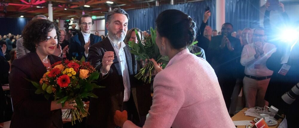 Führungswechsel beim BSW: Sahra Wagenknecht gibt den Vorsitz ab, Amira Mohamed Ali und Fabio De Masi sind gewählt.
