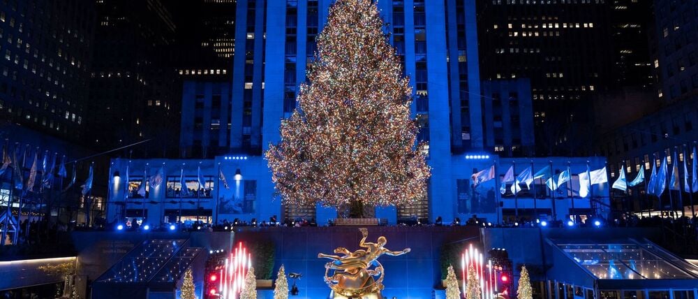 Der aktuelle Weihnachtsbaum am Rockefeller Center in Manhattan: Mehr als 20 Meter hoch und geschmückt mit über 50.000 LEDs markiert er den Beginn der Weihnachtszeit in New York.