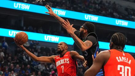 Anthony Davis (m.) setzte sich mit den Dallas Mavericks gegen die Houston Rockets um Kevin Durant (li.) durch.