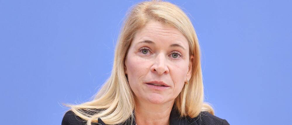 Bahnchefin Evelyn Palla bei einer Bundespressekonferenz am 22.09.2025.