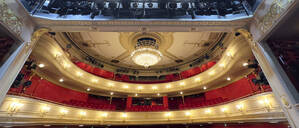 Blick in den leeren Saal im Deutschen Theater in Berlin.