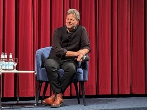 Einst Kanzlerkandidat, jetzt Filmheld. Robert Habeck bei der Premiere der Dokumentation „Jetzt. Wohin.“ im Delphi-Filmpalast in Berlin.