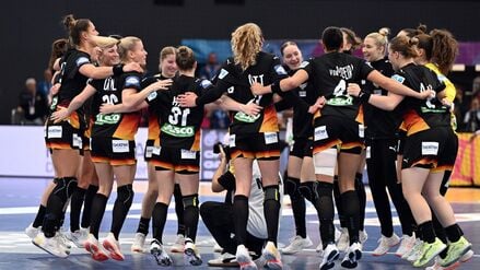 Sechs Spiele, sechs Siege. Die deutschen Handballerinnen sind bei der WM bisher nicht aufzuhalten.