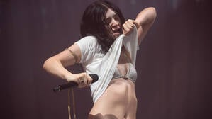 Lorde live, hier beim Glastonbury Festival 2025.