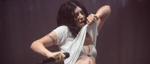 Lorde live, hier beim Glastonbury Festival 2025.