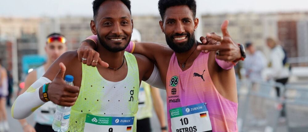Amanal Petros (rechts) hat Samuel Fitwi als deutschen Rekordhalter im Marathon abgelöst.