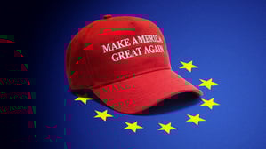 Eine Maga-Mütze auf den Sternen der EU-Staaten (Illustration).