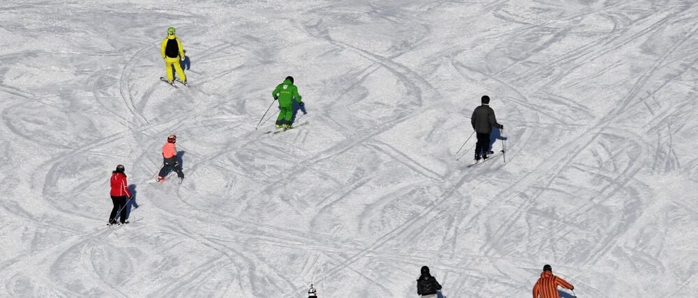 Ein 16-Jähriger ist in Österreich beim Skifahren ums Leben gekommen.