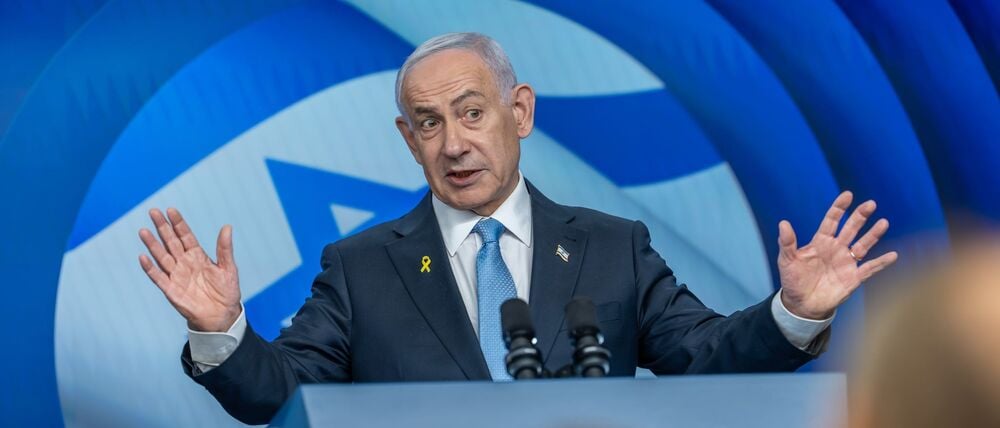 Benjamin Netanjahu, Ministerpräsident von Israel, spricht bei der Pressekonferenz nach dem Gespräch im Regierungssitz.