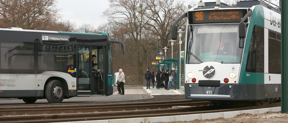 Endhaltestelle am Campus Jungfernsee. Ein Paar wollte den Bus nicht verlassen.