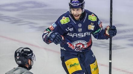 Angreifer Yannick Veilleux steuerte zwei Tore zum Heimsieg der Eisbären Berlin gegen die Dresdner Eislöwen bei. (Archivbild)