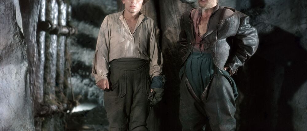 Die Schauspieler Lutz Moik (l) in der Figur des Köhlers Peter Munk und Erwin Geschonnek als Holländer-Michel in der Märchen-Verfilmung „Das kalte Herz“.