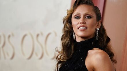 Miley Cyrus lässt sich von ihrem Verlobten im Alltag helfen. (Archivbild)