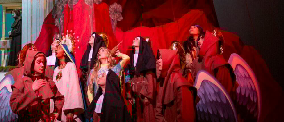 Engel und Teufel: Die Volksbühne gibt sich kirchlich zum Advent.