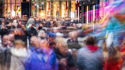 ARCHIV - Sind sie auch arm - an Zeit? Zeitarmut entsteht unter anderem durch das Gefühl, immer etwas Produktives tun zu müssen. Die Folge: Stress für Körper und Seele. (zu dpa: «Hilfe, ich habe keine Zeit! - 5 Tipps gegen Zeitarmut») Foto: Frank Rumpenhorst/dpa/dpa-tmn - Honorarfrei nur für Bezieher des dpa-Themendienstes +++ dpa-Themendienst +++