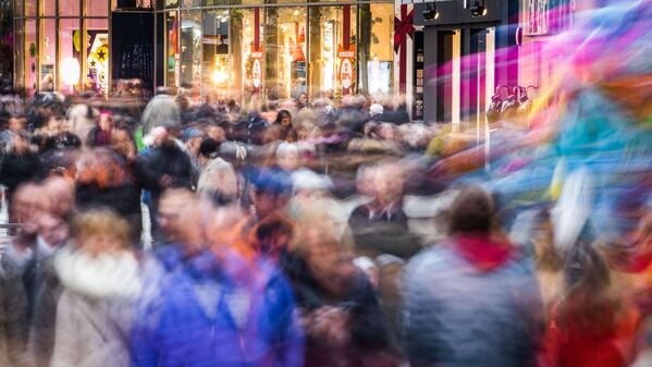 ARCHIV - Sind sie auch arm - an Zeit? Zeitarmut entsteht unter anderem durch das Gefühl, immer etwas Produktives tun zu müssen. Die Folge: Stress für Körper und Seele. (zu dpa: «Hilfe, ich habe keine Zeit! - 5 Tipps gegen Zeitarmut») Foto: Frank Rumpenhorst/dpa/dpa-tmn - Honorarfrei nur für Bezieher des dpa-Themendienstes +++ dpa-Themendienst +++