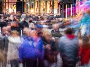 ARCHIV - Sind sie auch arm - an Zeit? Zeitarmut entsteht unter anderem durch das Gefühl, immer etwas Produktives tun zu müssen. Die Folge: Stress für Körper und Seele. (zu dpa: «Hilfe, ich habe keine Zeit! - 5 Tipps gegen Zeitarmut») Foto: Frank Rumpenhorst/dpa/dpa-tmn - Honorarfrei nur für Bezieher des dpa-Themendienstes +++ dpa-Themendienst +++