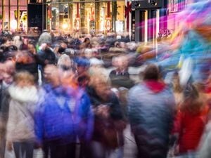 ARCHIV - Sind sie auch arm - an Zeit? Zeitarmut entsteht unter anderem durch das Gefühl, immer etwas Produktives tun zu müssen. Die Folge: Stress für Körper und Seele. (zu dpa: «Hilfe, ich habe keine Zeit! - 5 Tipps gegen Zeitarmut») Foto: Frank Rumpenhorst/dpa/dpa-tmn - Honorarfrei nur für Bezieher des dpa-Themendienstes +++ dpa-Themendienst +++