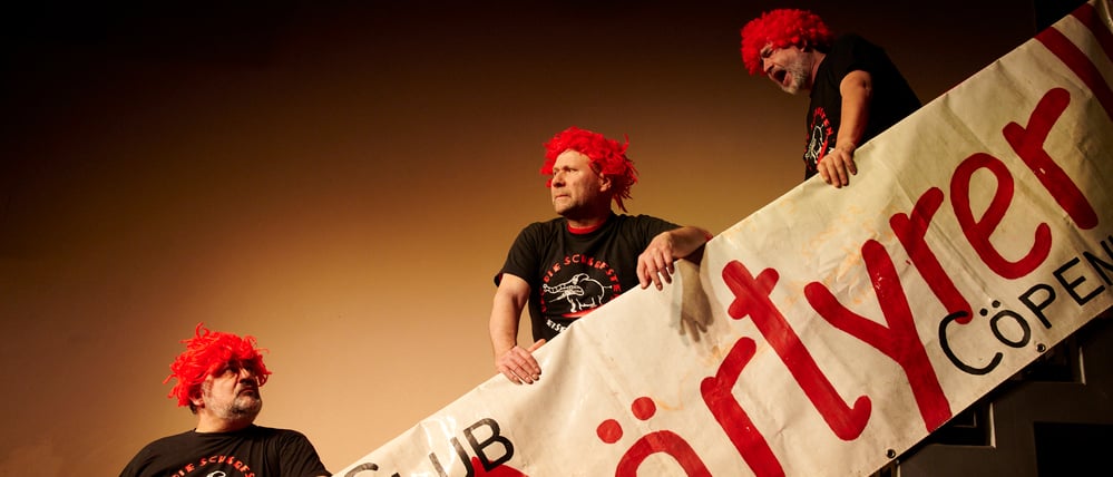 Szenenfoto des Theaterstücks mit Frank Auerbach, Chris Lopatta und Alexander Hörbe (v.l.n.r.).