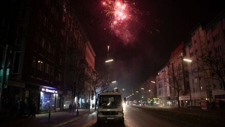 Böllern ist in Berliner Stadtteilen an Silvester erst ab 18.00 Uhr erlaubt. 