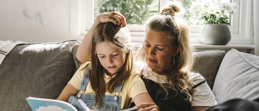 Überbehütung nimmt Kindern die Möglichkeit, Selbstständigkeit, Eigeninitiative, soziale Fähigkeiten und realistische Selbsteinschätzung zu entwickeln.