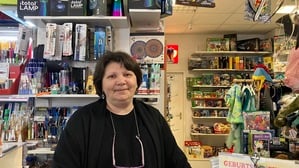Galina Hooge in Ihrem Laden und der Laden in der Bötzowstraße
Foto: Patricia Wolf