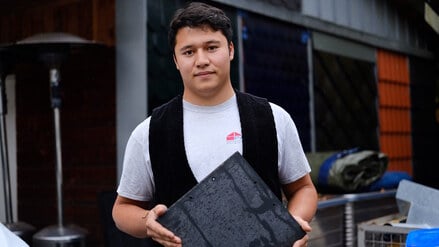 Kevin Oevermann (21) lernt Dachdecker bei der J.Pause Dachdecker und Maurer GmbH in Köpenick.