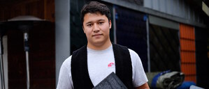 Kevin Oevermann (21) lernt Dachdecker bei der J.Pause Dachdecker und Maurer GmbH in Köpenick.