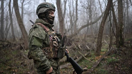 Ein russischer Soldat an der Front (Archivbild).