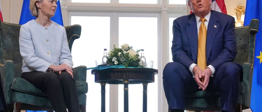 Skeptischer Blick: die EU-Kommissionschefin und der US-Präsident nach der Einigung im zähen Zollstreit. (Archivbild)
