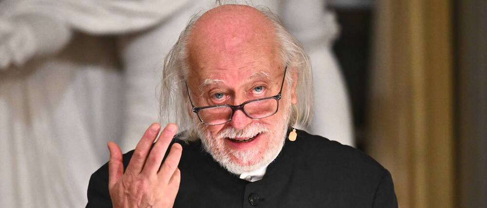 Der ungarische Schriftsteller László Krasznahorkai bei seiner Nobelpreisrede am 7. Dezember 2025.