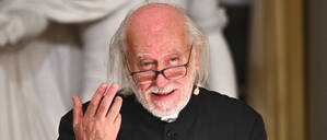 Der ungarische Schriftsteller László Krasznahorkai bei seiner Nobelpreisrede am 7. Dezember 2025.