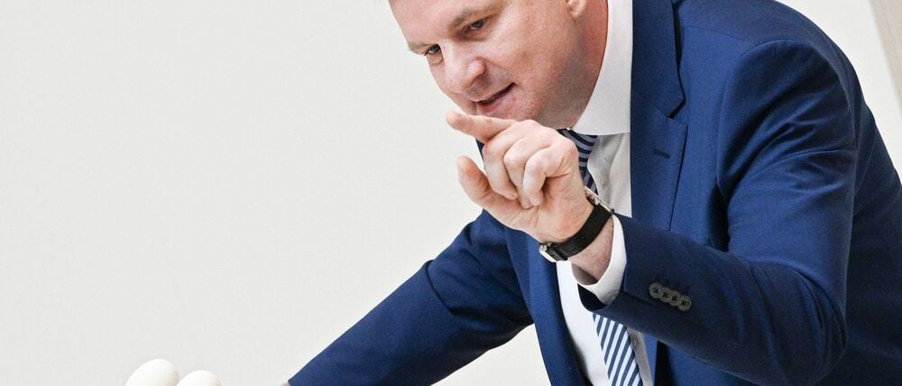 Der CDU-Finanzpolitiker Steeven Bretz fordert von der Landesregierung mehr Details über die geplanten Projekte im Milliardenpaket des Bundes für Infrastruktur (Archivbild). 