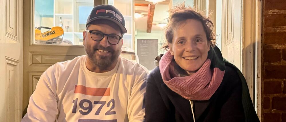 Die Potsdamer Gastronomin Lena Frenkel und ihr Ehemann Sebastian Frenkel vor dem neuen „Träum weiter“.